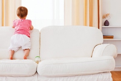 Удаление запаха детской мочи с дивана